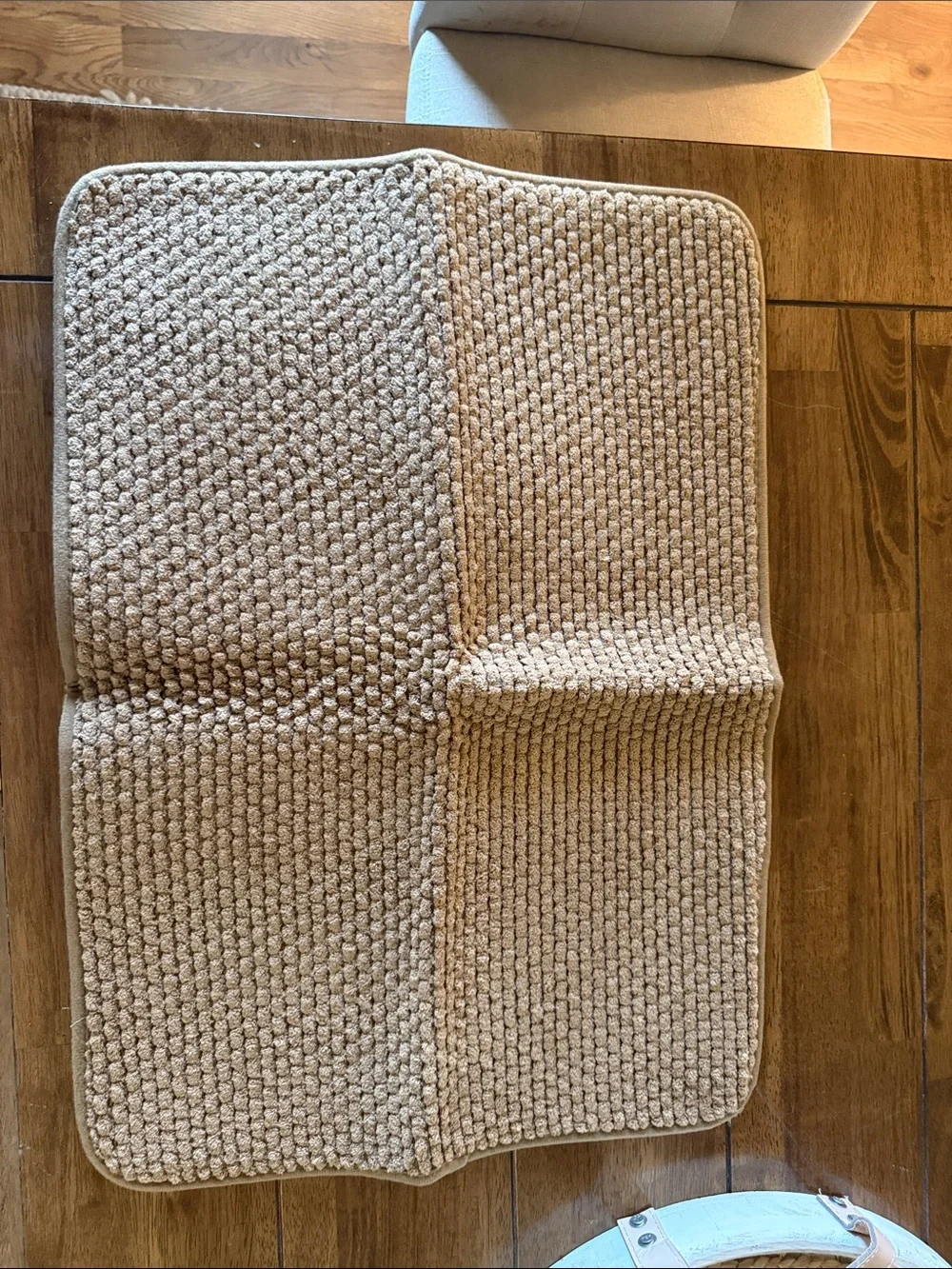 Neutral Beige Textured Bath Mat - Plush Absorbent Comfort